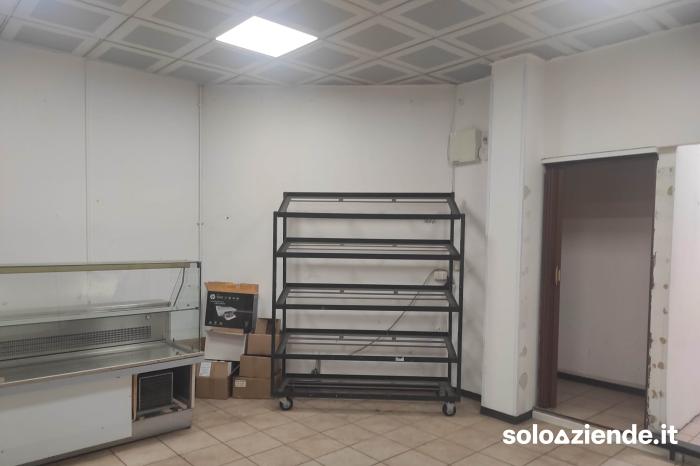 Affitto Locali commerciali e artigianali AFFITTASI LOCALE COMMERCIALE 75MQ (VR)   a Verona (VR)